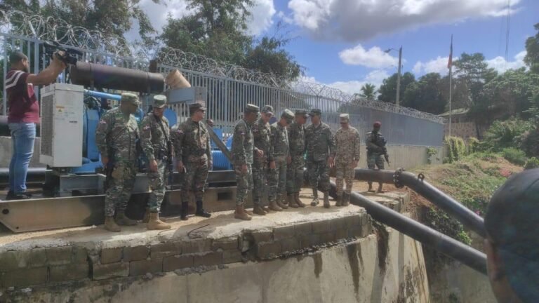 En-visita-a-Dajabon-Autoridades-militares-garantizan-la-frontera-esta-segura-2