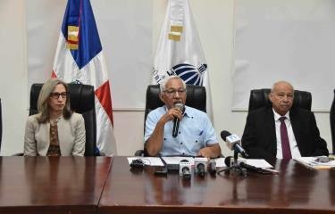 ministerio-de-educacion-afirma-que-la-adp-pone-en-riesgo-el-cierre-de--focus-0-0-375-240