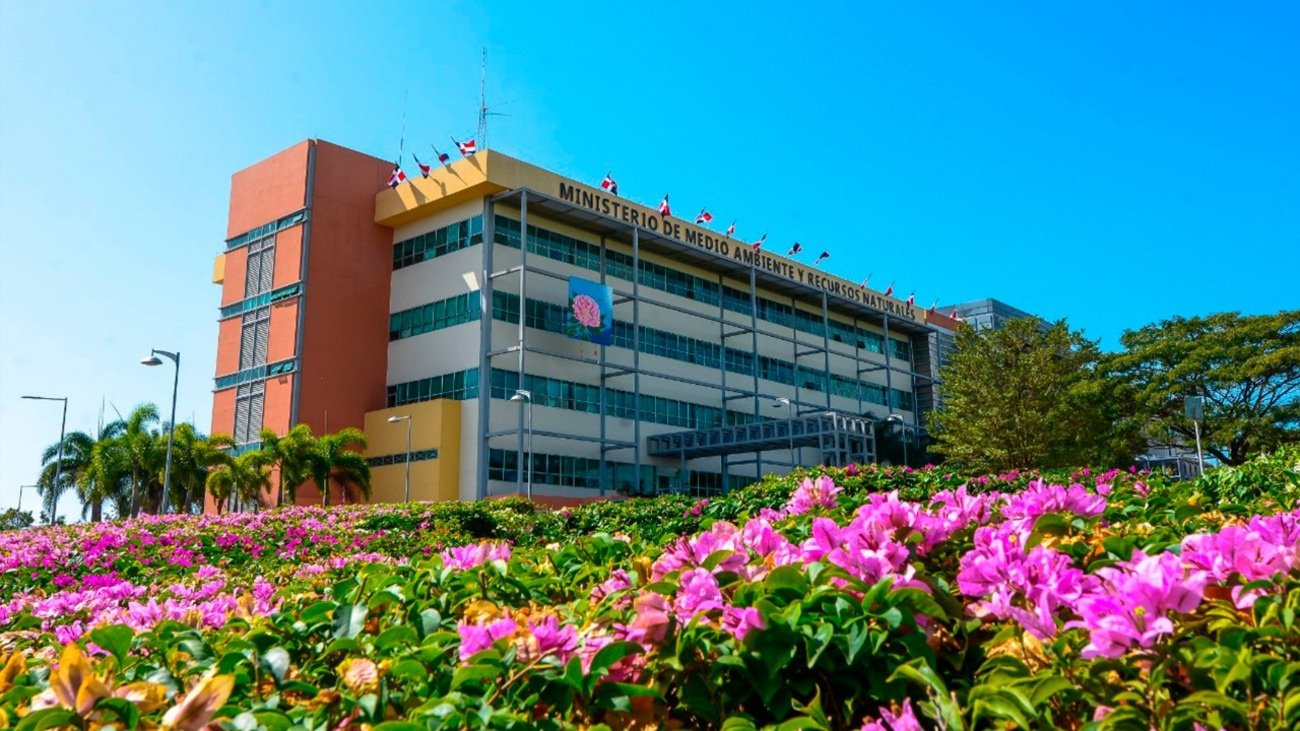 Fachada-Ministerio-de-Medio-Ambiente-y-R