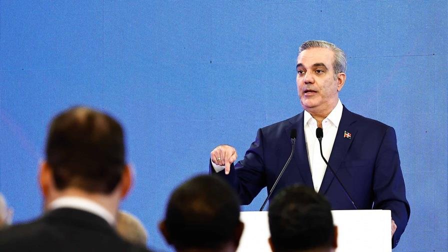 abinader-pide-estar-atento-a-su-canal-whatsapp-por-nuevos-decretos-focus-0.41-0.37-896-504