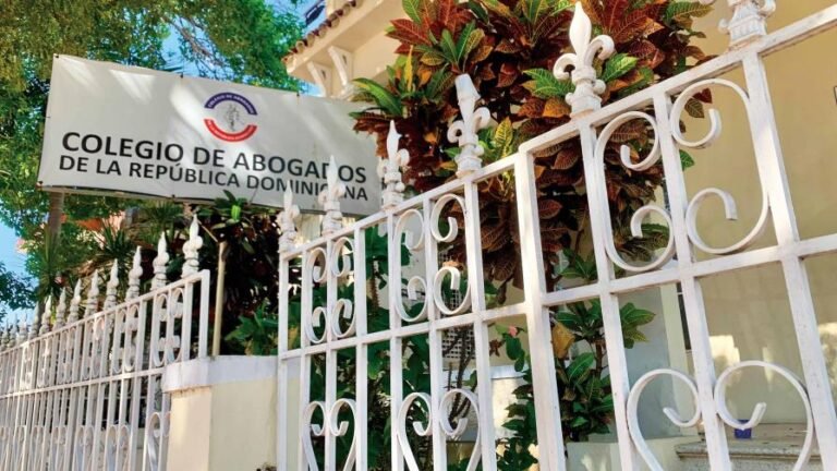 imagen-05122023-colegio-de-abogados-bajo-candado-tras-polemica-en-elecciones-2_1-focus-0-0-896-504