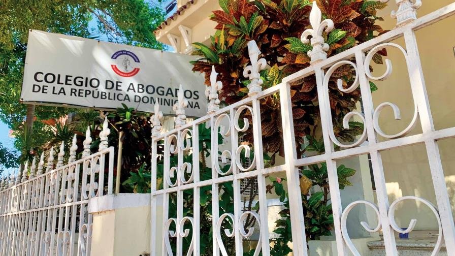 imagen-05122023-colegio-de-abogados-bajo-candado-tras-polemica-en-elecciones-2_1-focus-0-0-896-504