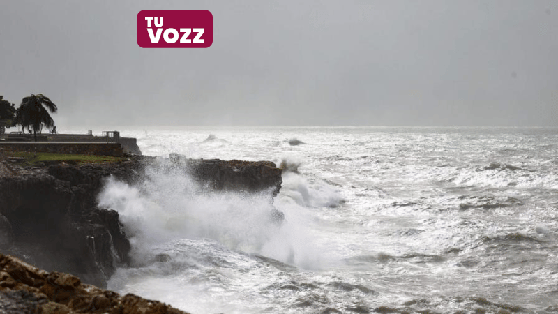 Indomet emite alertas para este sábado por olas peligrosas y lluvias sobre República Dominicana - Imagen