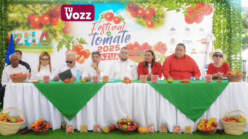 En Festival del Tomate: Reconocen a Hecmilio Galván por sus aportes a la agricultura en Azua - Imagen