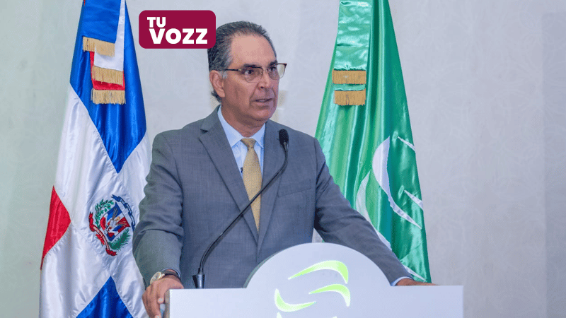 Dr. Santiago Hazim se destaca entre los funcionarios más eficientes del Gobierno, según SONDEOS - Imagen