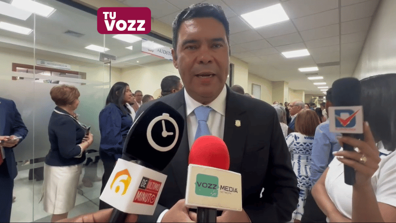 Rafael Duluc destaca el liderazgo de la mujer dominicana en la educación y la superación personal - Imagen