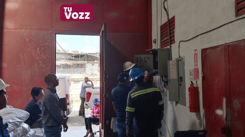 ¡Fábrica China se roba la luz! PGASE y EDEESTE intervienen el lugar en Santo Domingo Norte - Imagen