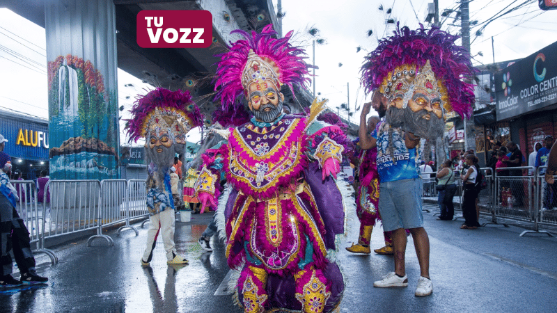 Lluvia bendice desfile de Carnaval en Santo Domingo Norte 2025 - Imagen