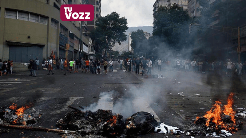 Caos y violencia en Puerto Príncipe tras incendios provocados por "Viv Ansanm" - Imagen