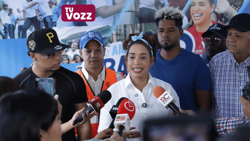 La Alcaldía en el Barrio llega hasta Ponce de Guaricanos y entrega becas educativas a través del ITLA - Imagen
