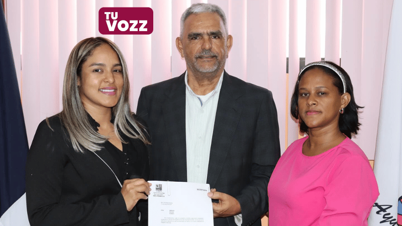 Autoridades municipales entregan resolución sobre regulación del Mototaxi al INTRANT - Imagen