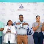 Foto-1.-Yayo-Sanz-Lovaton-durante-el-acto-de-destruccion-de-mercancias-falsificadas-1068x712