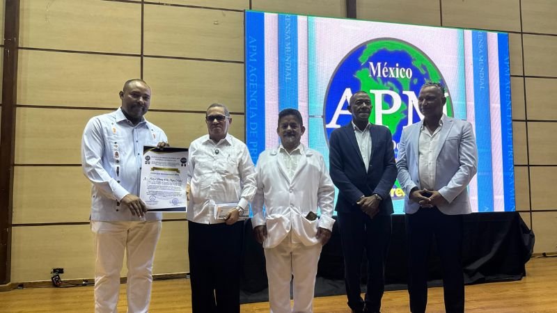 Culmina con éxito la Cumbre Internacional de la Voz con más de 400 participantes y reconocimientos a destacadas figuras del periodismo nacional e internacional - Imagen