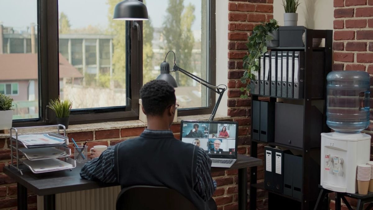 El trabajo remoto abre la puerta al espionaje digital - Imagen